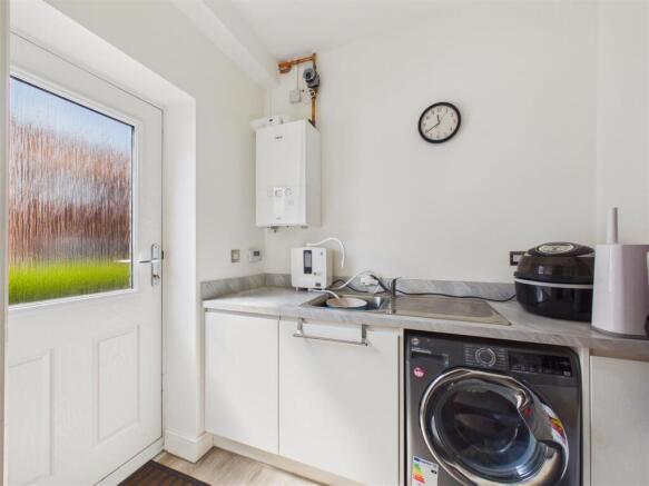 5 bed Detached for sale Image 11