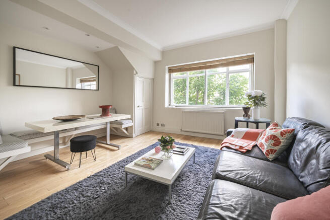 2-bed flat on Chelsea Embankment, Chelsea, £950,000