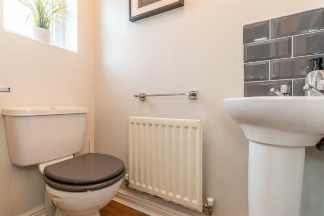 GUEST CLOAKROOM