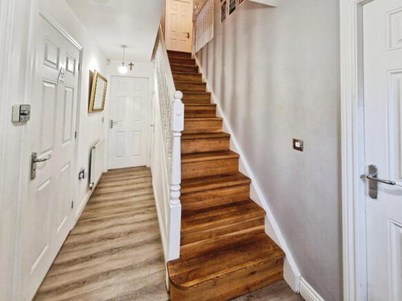 4 bed Detached for sale Image 5