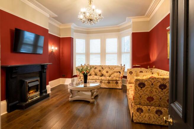6 bed House to rent Image 8