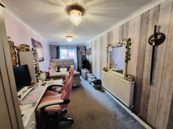3 bed Semi-Detached for sale Image 8