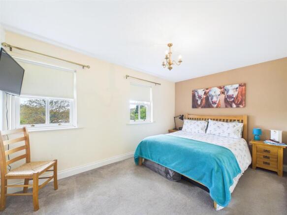 5 bed Terraced for sale Image 9