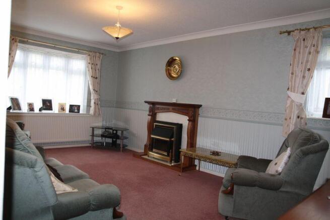 LOUNGE/DINING ROOM