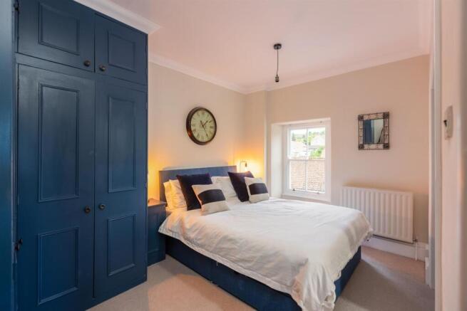 5 bed House for sale Image 12