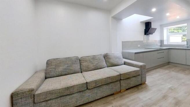 47-Exeter-Road-Livin