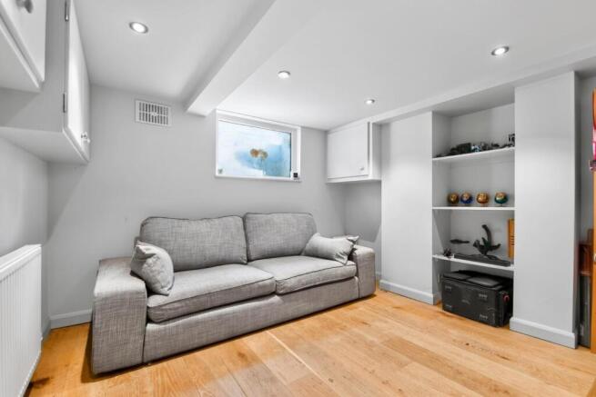 3 bed Terraced for sale Image 12