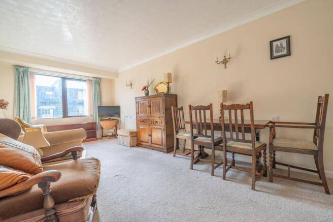LIVING/DINING ROOM