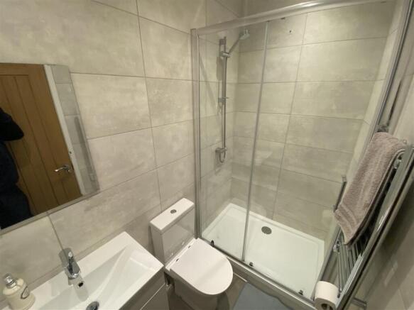 2 bed Apartment to rent Image 8
