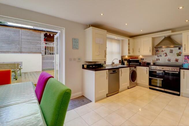 Kitchen dining.jpg