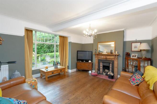 4 bed Semi-Detached for sale Image 4