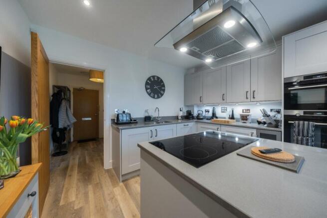 Apt 4 11 Grange Close-002.JPG