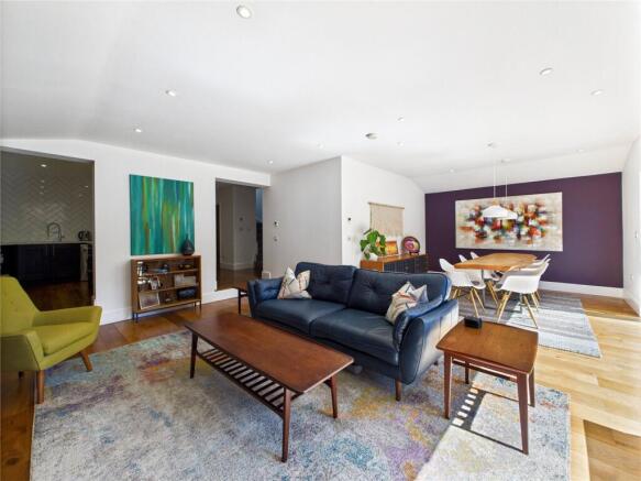 Lounge / Dining Area