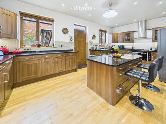 3 bed Detached for sale Image 6