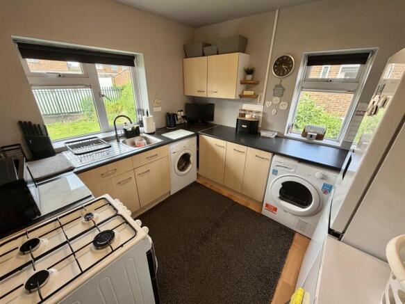 2 bed Apartment for sale Image 4