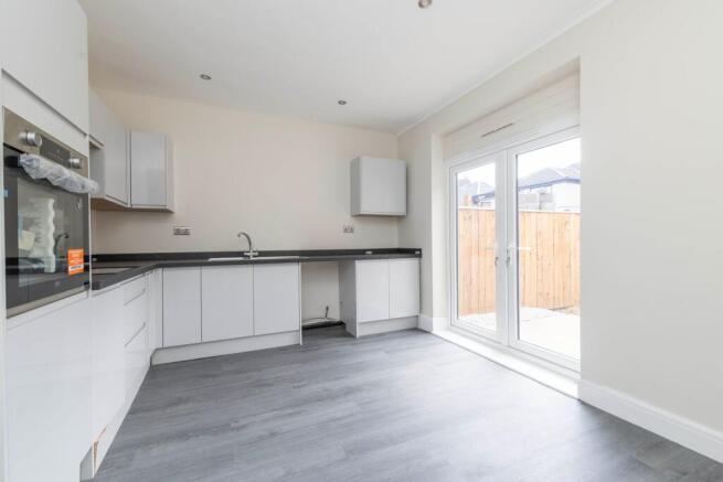 3 bed Semi-Detached to rent Image 5