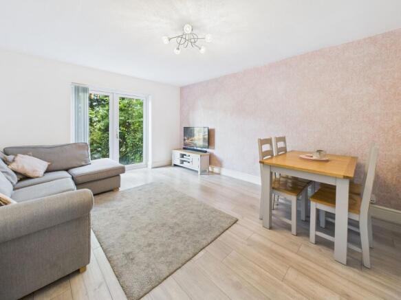 Lounge/Dining Room