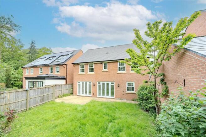 4 bed Detached for sale Image 8