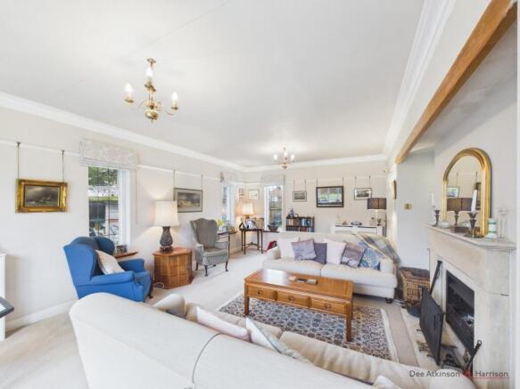 5 bed Detached for sale Image 11