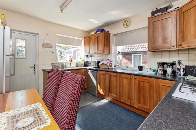 3 bed Detached Bungalow for sale Image 7