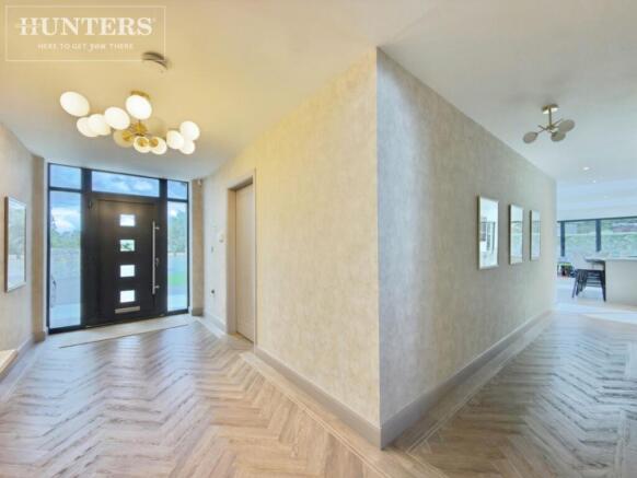 5 bed Detached for sale Image 10