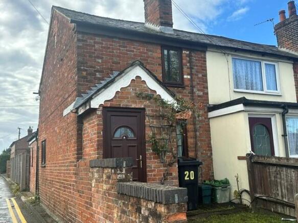 2-bed terraced on Bath Road, Thatcham, £299,950