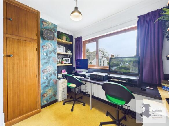 bedroom 3/office