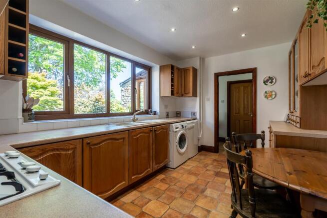 4 bed Detached for sale Image 7