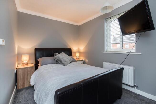 MASTER BEDROOM: