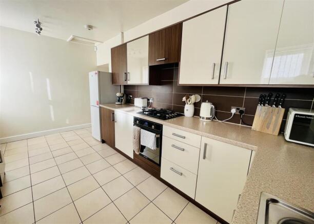 2 bed Terraced for sale Image 6