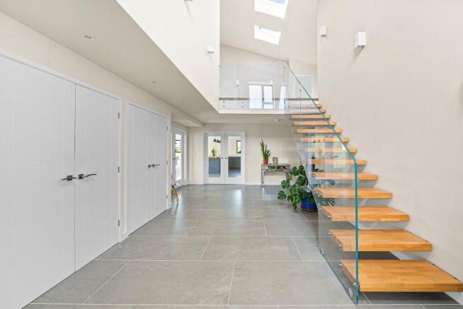 6 bed Detached for sale Image 7