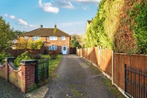 27, Saddleback Road, Camberley GU15 4BT