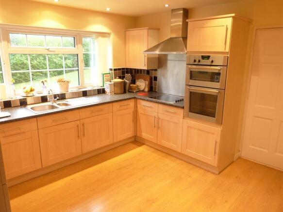BREAKFAST KITCHEN IMAGE TWO