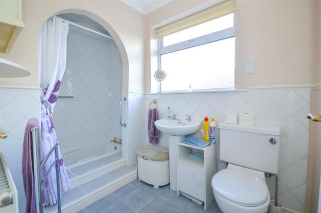 BATHROOM/W.C.