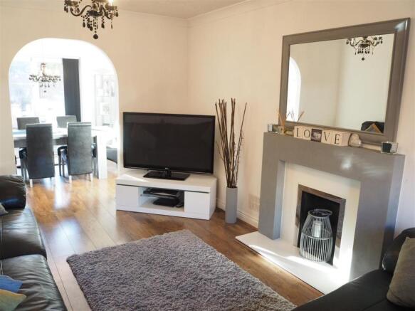 Lounge Into Dining Room 857