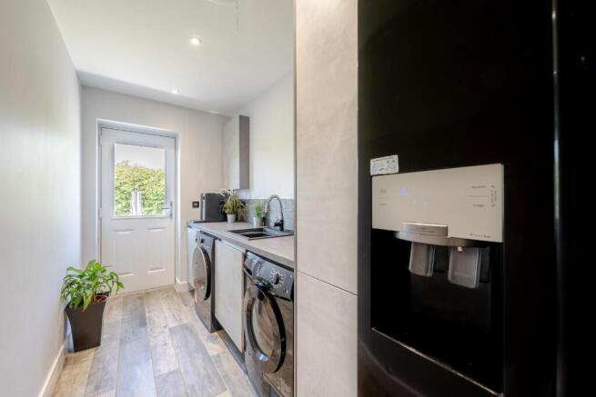 5 bed Detached for sale Image 7