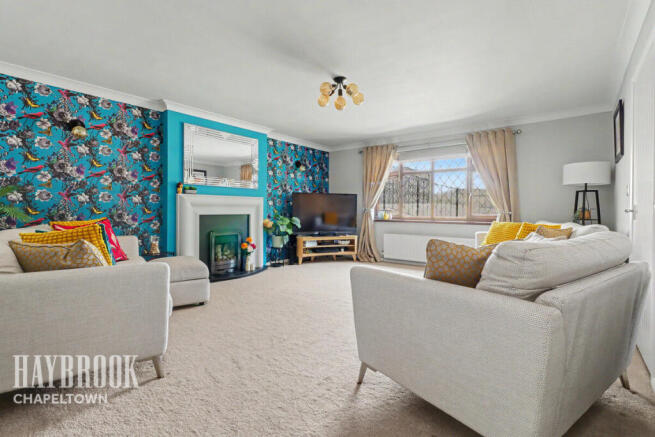 5 bed Detached for sale Image 6