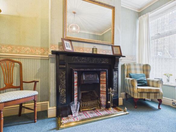 Taylors Road - Fireplace - EweMove