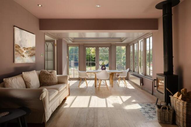 5 bed House for sale Image 7
