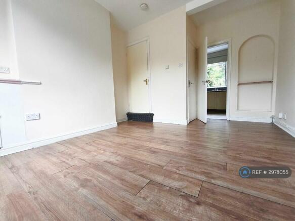 3 bed Terraced to rent Image 6