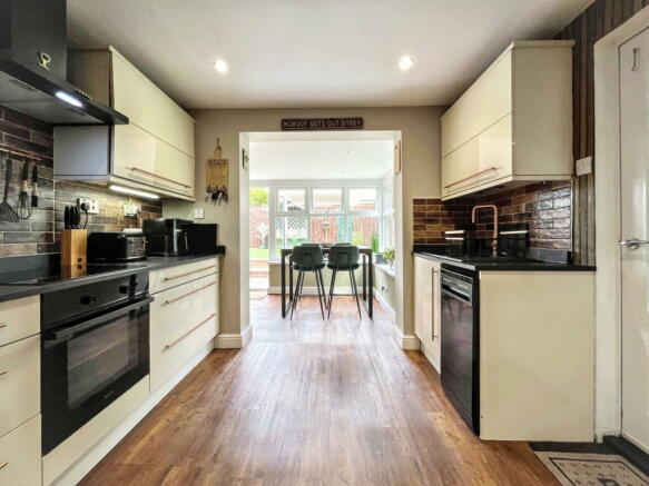 2 bed Semi-Detached Bungalow for sale Image 7