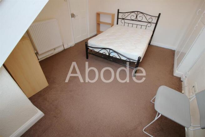 4 bed House to rent Image 4