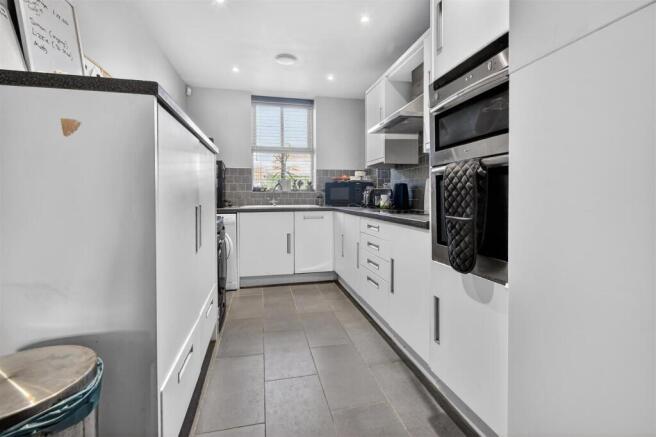 4 bed Terraced for sale Image 5