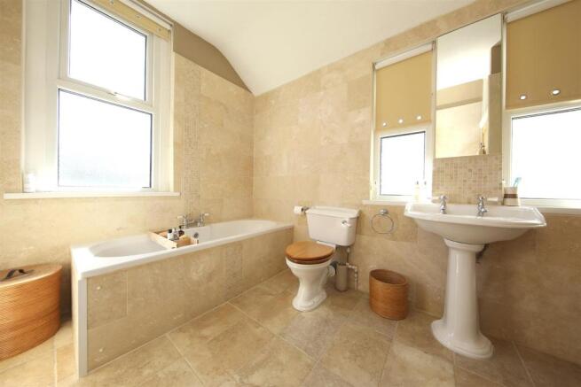 102 Kimberley Rd 1758.JPG