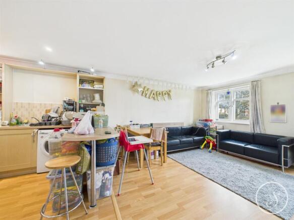 2 bed Flat to rent Image 4