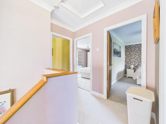 4 bed Semi-Detached for sale Image 12