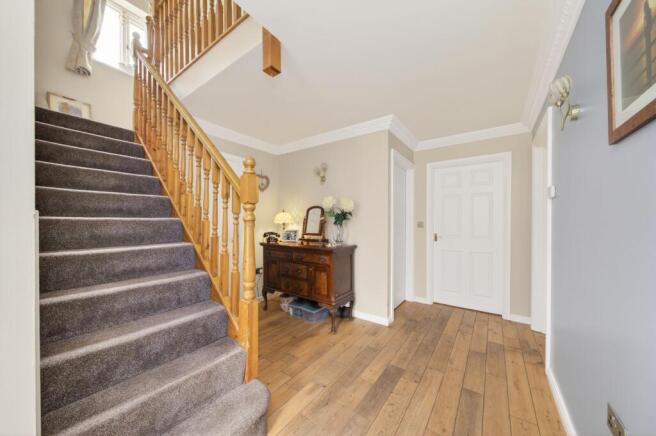 5 bed Detached for sale Image 5