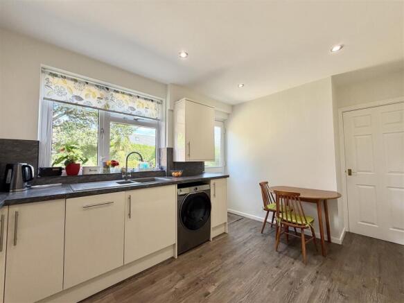 3 bed Semi-Detached for sale Image 9