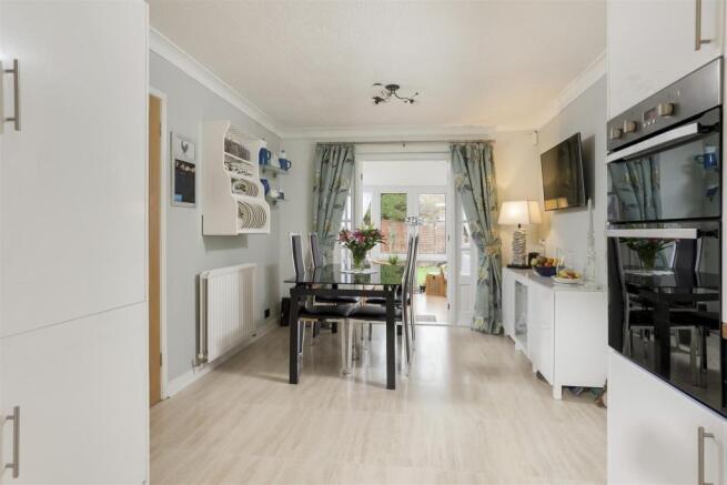 4 Walnut Close-27.jpg