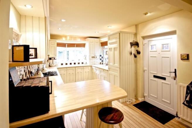 KITCHEN DINER